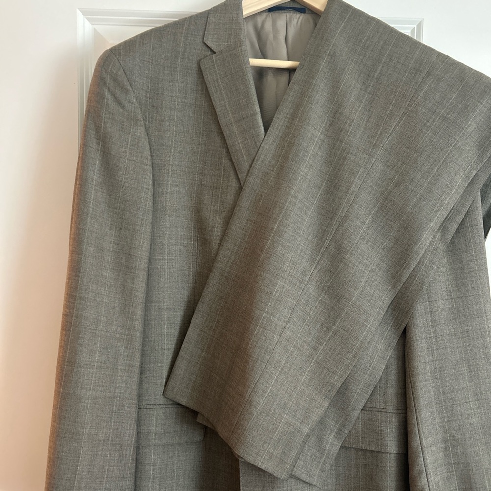 Man’s suit Daniel Cremieux 42L